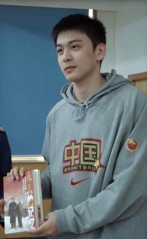 娱乐吃瓜酱帅哥视频  第1张